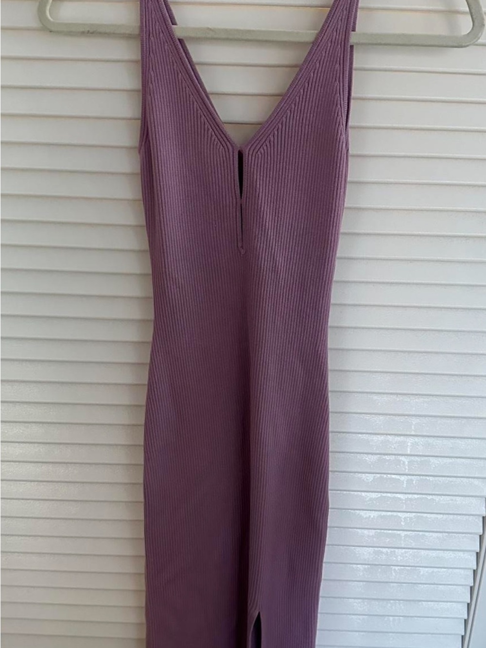 Sleeveless Ribbed V-Neck Midi Dress in Mauve
